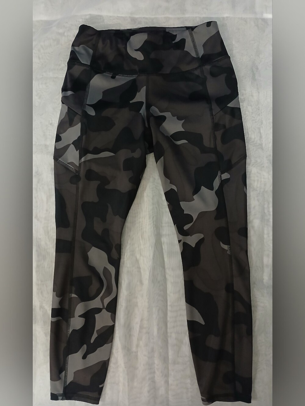 Athleta Women's Black & Gray Camo Contender 7/8 Leggings